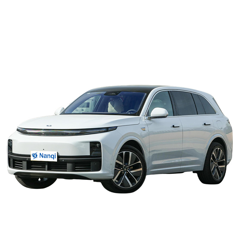 リードするアイディアルL7 エアプロマックス 新エネルギー車 5ドア5人乗りのSUV